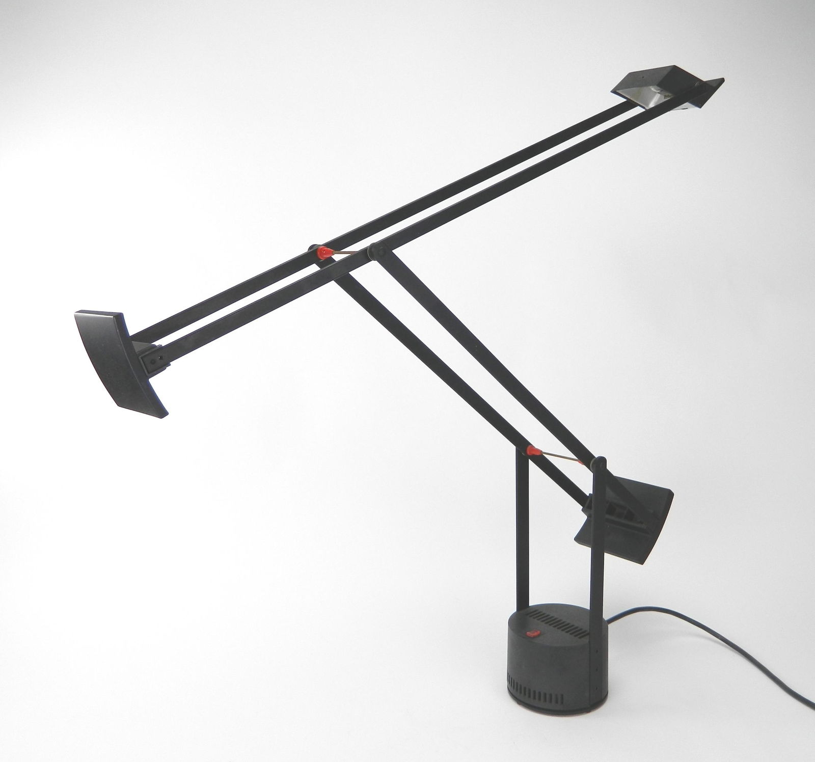Richard Sapper 'Tizio' lamp (1 of 5)