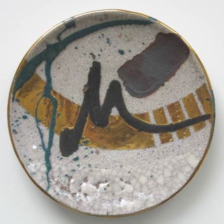 Robert Sperry ceramic plate: Robert Sperry (American 1927-1998)- Untitled- ceramic plate, signed Sperry back, very good condition. 9'' 22.9 cm dia.