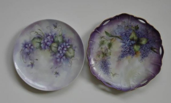 2 hand-painted plates by Helen Litkovitz: 2 hand-painted porcelain plates by Helen Litkovitz both decorated with violets, both signed, very good condition. 8 3/8'' and 8'' dia.