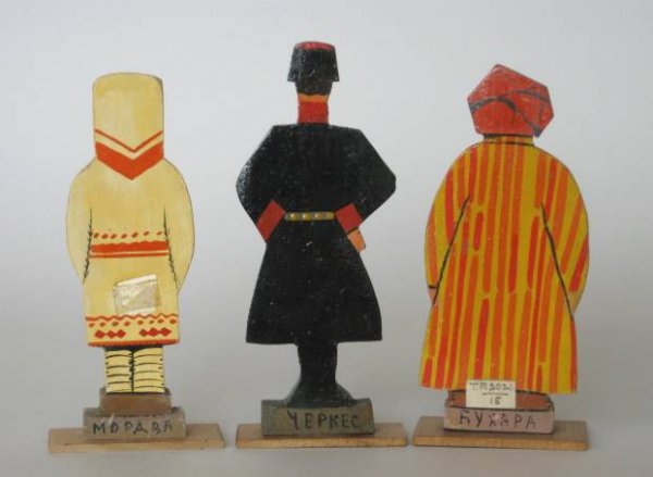 10 Turn-of-the-Century Russian wood figures - 7