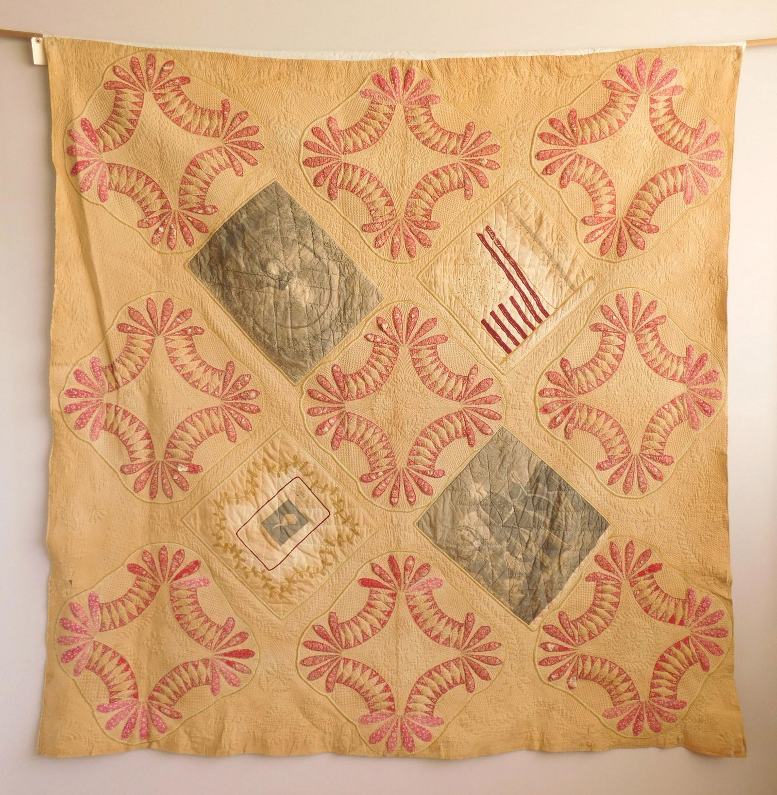 19th c. American Pictorial quilt (1 of 6)