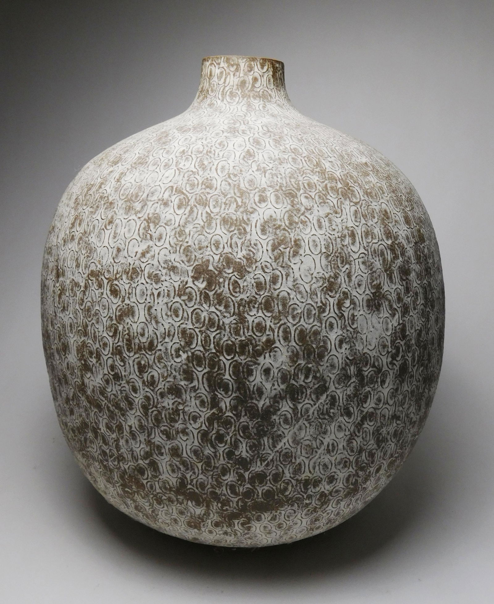 Claude Conover ceramic vessel (1 of 4)