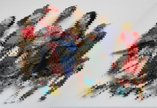 Puppets and Marionettes: 15+ soft sculpture, wood and clay puppets / marionettes including 6 marionettes of Snow White and the 7 Dwarfs (incomplete), 3 soft sculpture puppets of a boy, pirate and king and 6 small clay marione