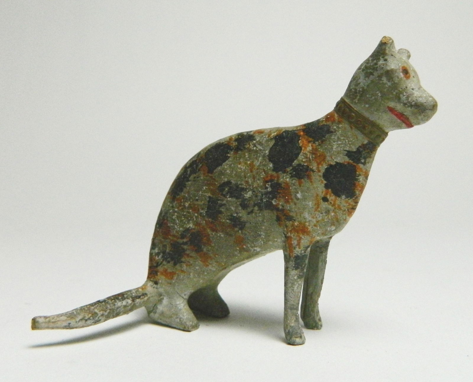 Folk art carved and painted cat (1 of 5)