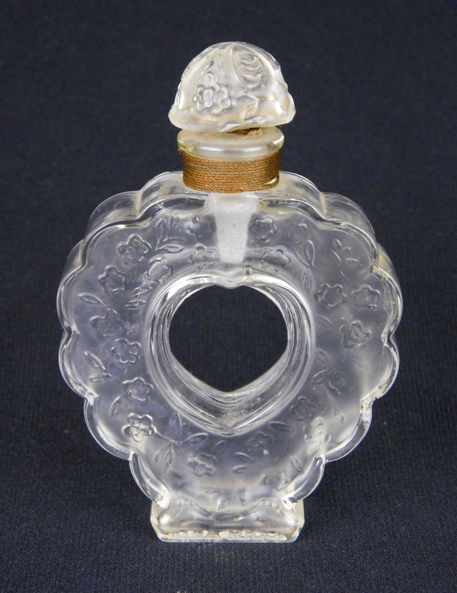 Lalique glass perfume (1 of 5)