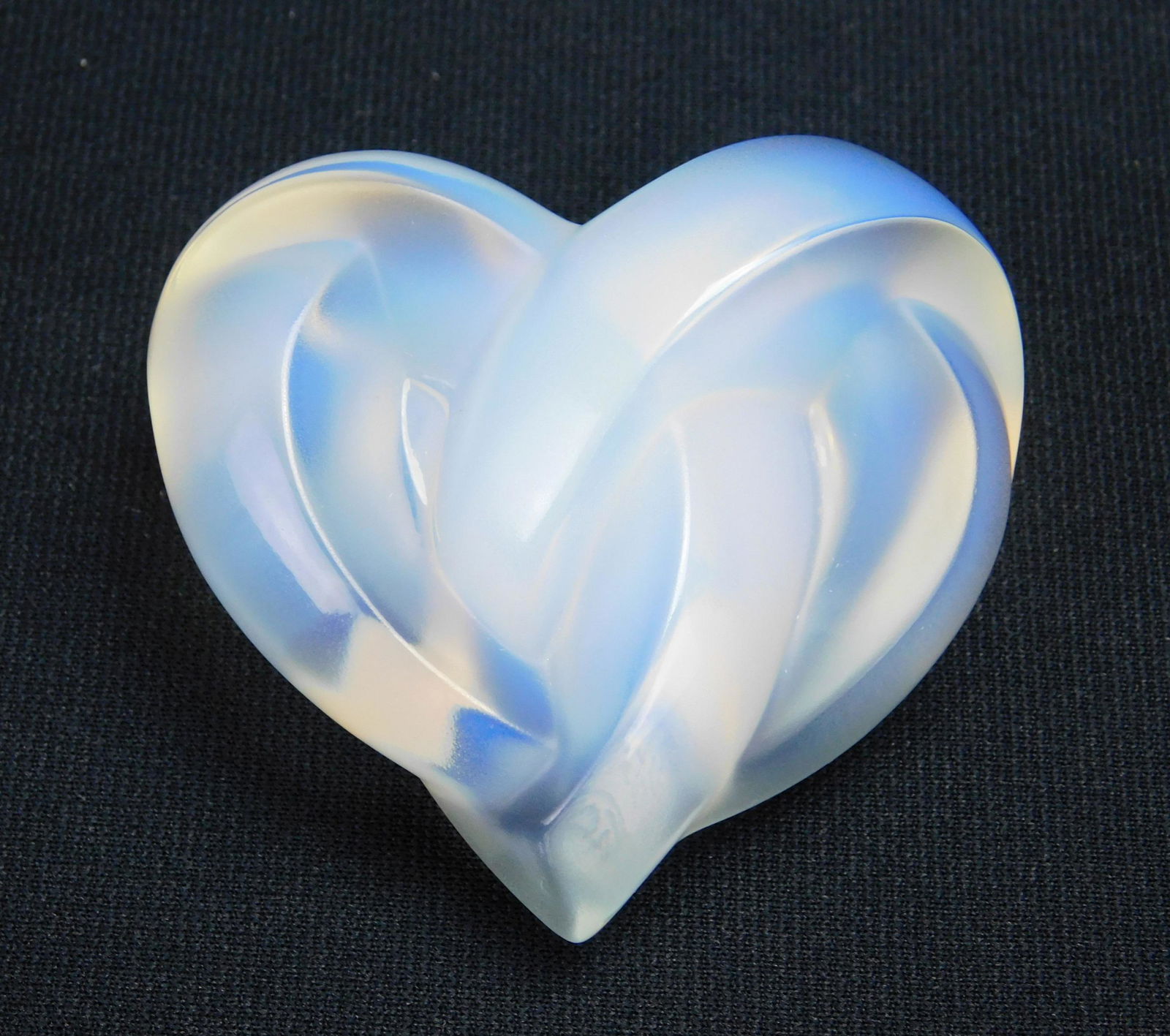 Lalique glass paperweight (1 of 4)