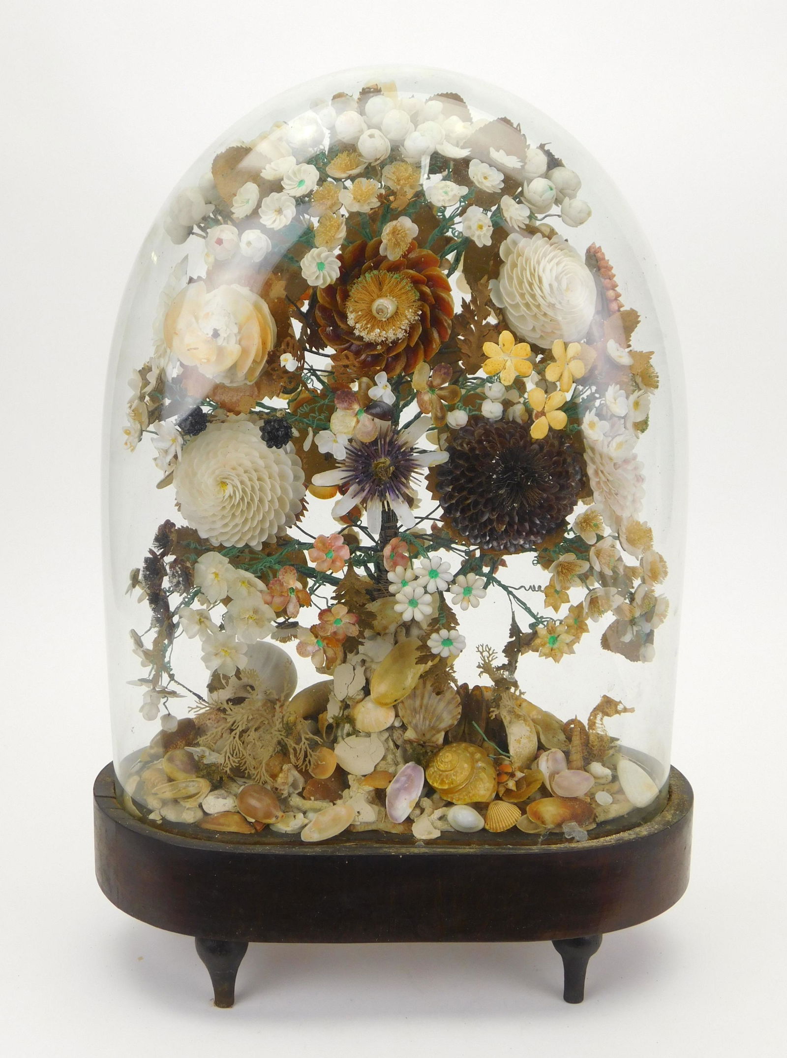 Victorain seashell arrangement (1 of 5)
