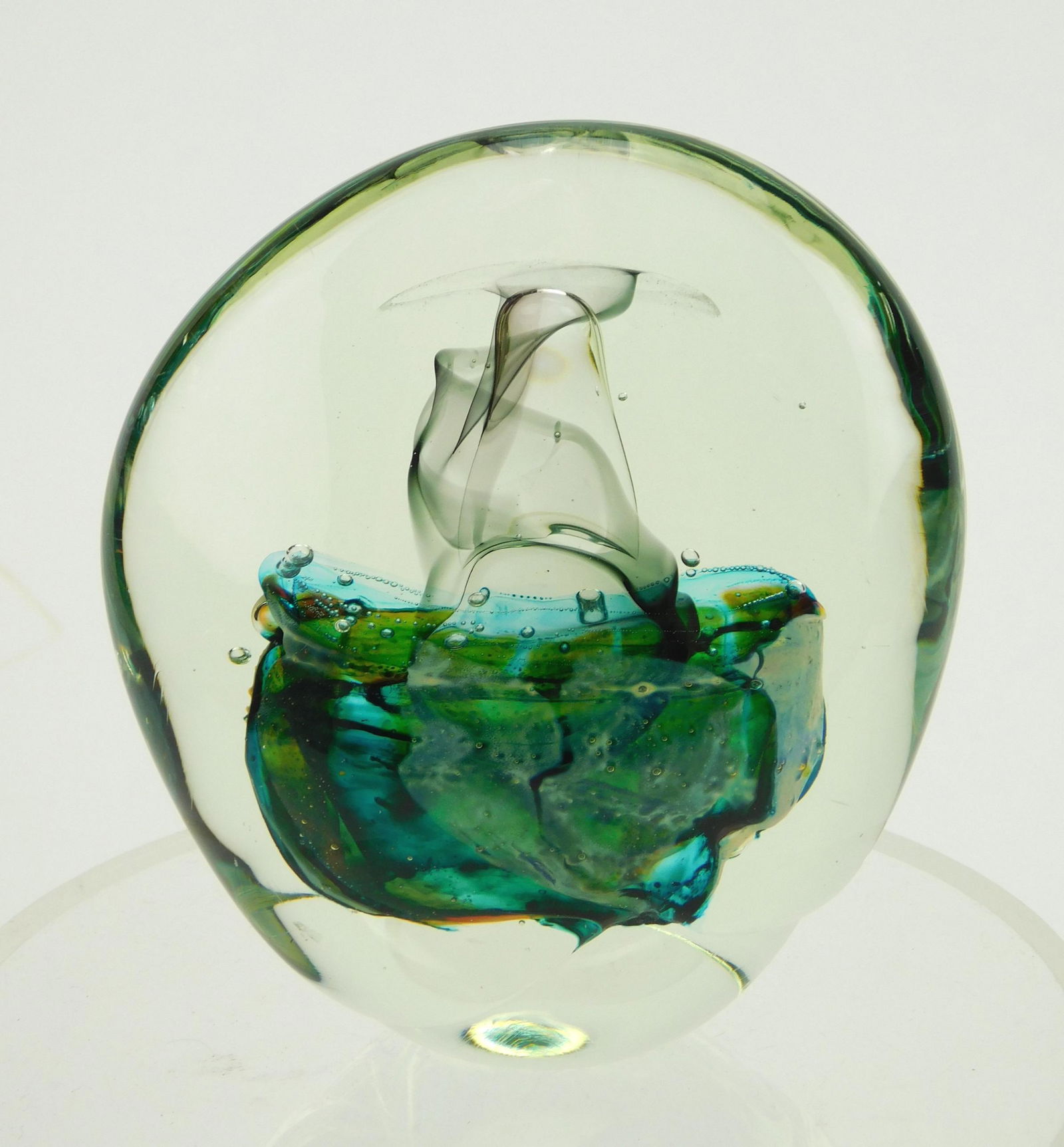 Isabelle Monod glass paperweight (1 of 5)