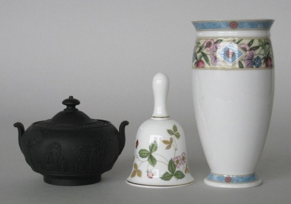 3 pcs of Wedgwood china with basalt sugar: Wedgwood black basalt covered sugar, marked Wedgwood together with a Wedgwood china vase and a bell, all in good condition, various sizes.