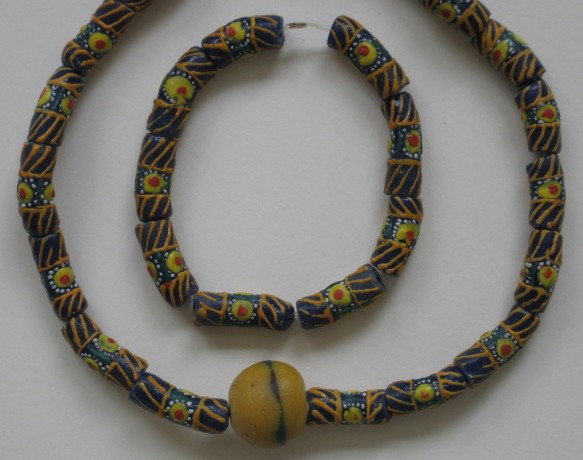 6 Beaded necklaces and 2 bracelets - 3