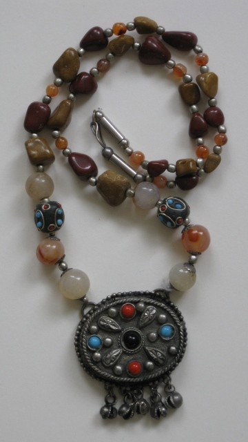 6 Beaded necklaces and 2 bracelets - 5