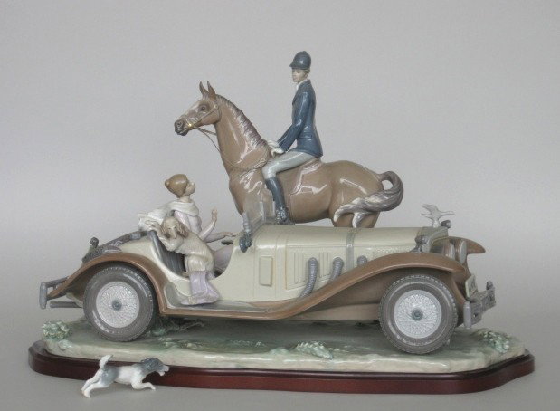 Lladro porcelain figurine: Lladro porcelain figurine- ''A Happy Encounter''- No. 1523, with base, 166 of 1500 limited edition, issued in 1987-2001, signed Jose Roig (creator) and Angeles Cabo (painter) and marked on bottom, var