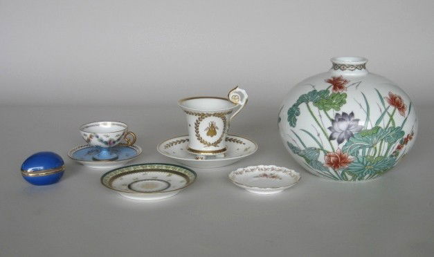8 Limoges hand-painted porcelain items: 8 Limoges hand-painted porcelain items- a vase; a small box; 2 tea cups and saucers (different patterns); and 2 miscellaneous saucers- all marked 'Limoges France' on bottom, good condition, various si