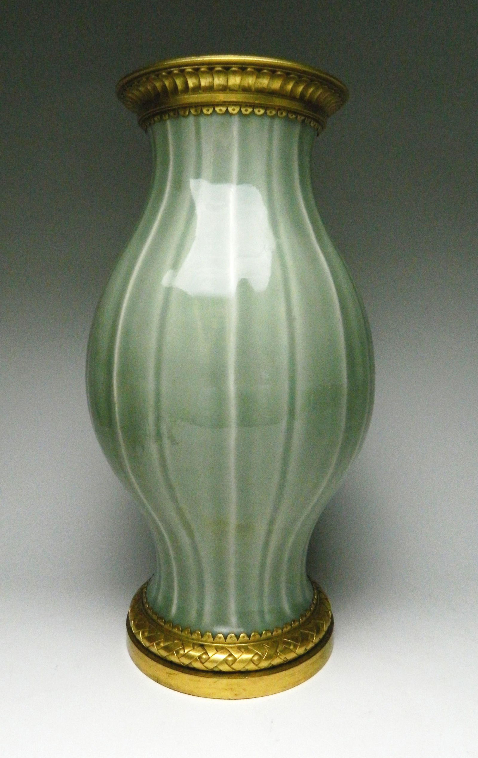 Qing dynasty Celadon vase (1 of 8)
