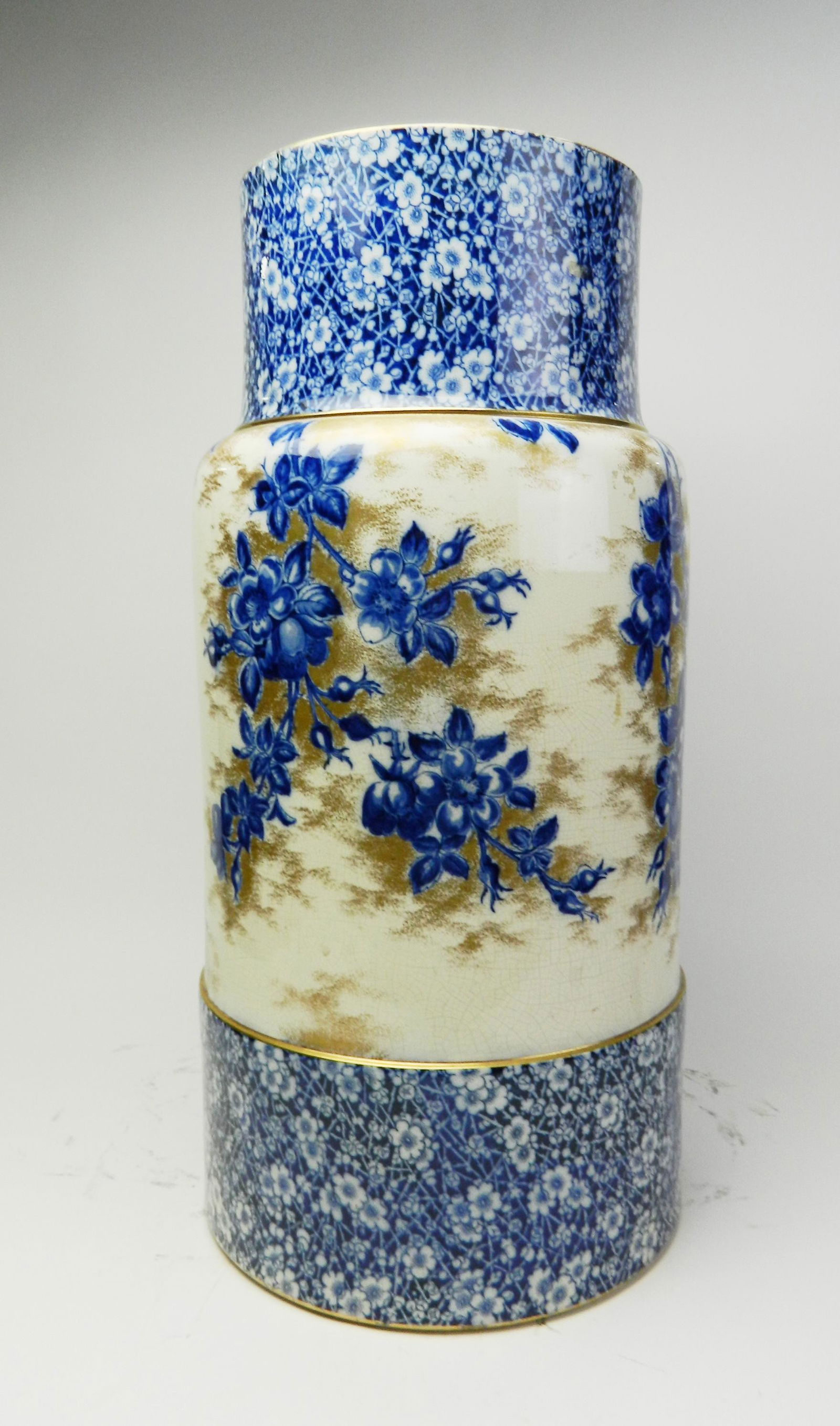 Royal Doulton umbrella stand (1 of 3)