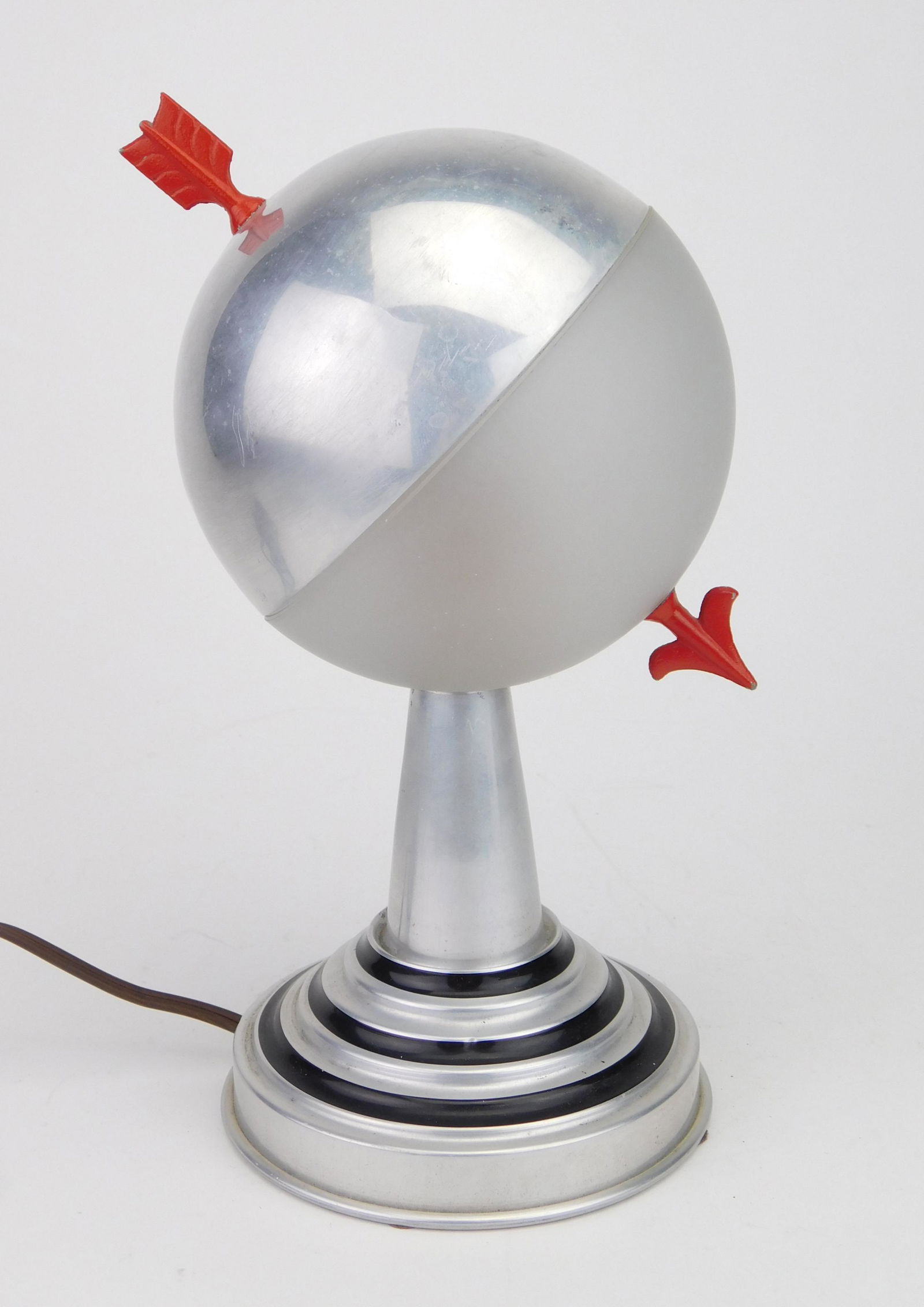 Art Deco ball and arrow table lamp (1 of 3)