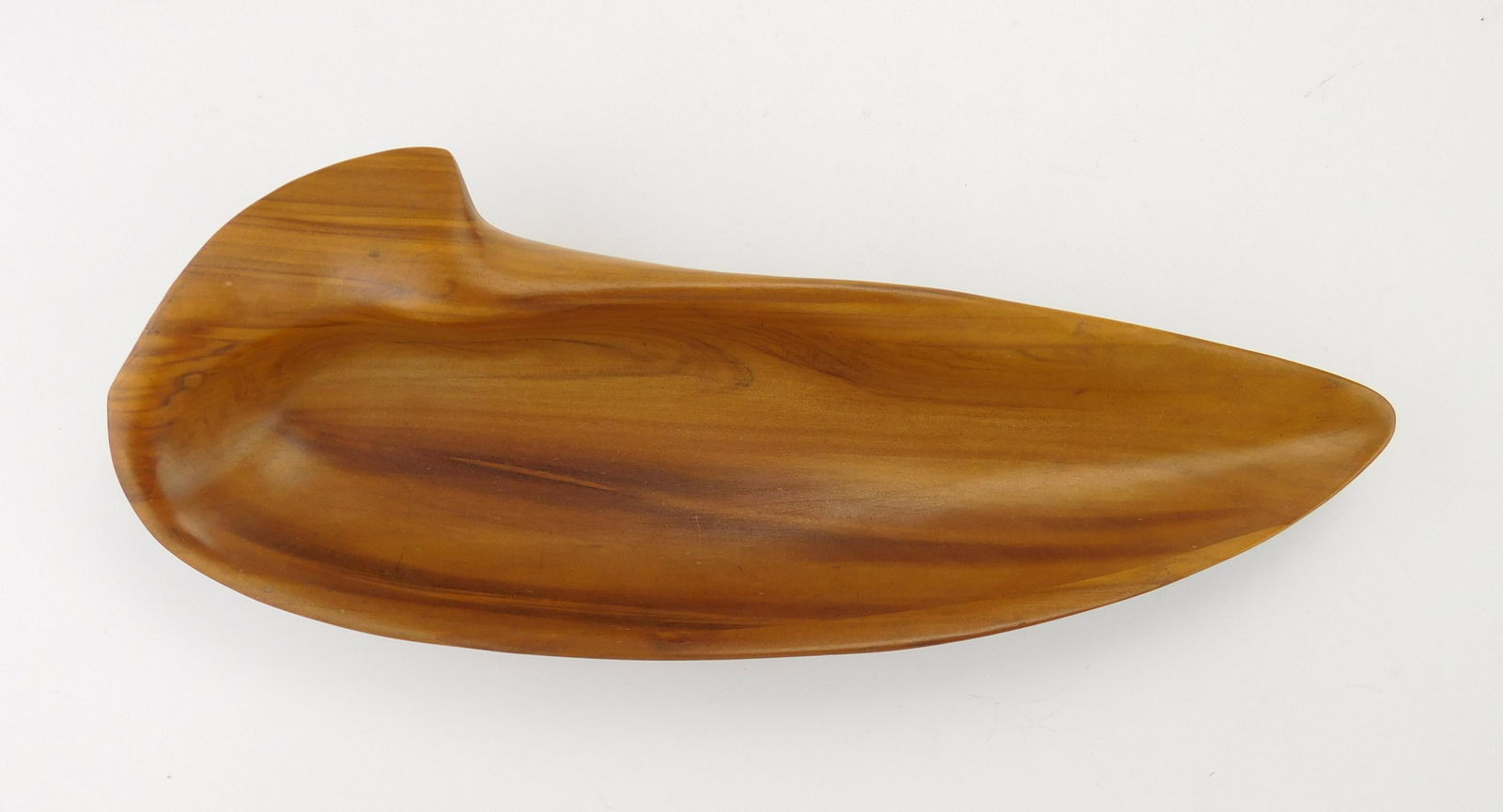 Russel Wright 'Oceana' serving tray: Russel Wright (1904-1976) 'Oceana' long leaf serving tray, hazelwood, manufactured between 1935-1940 by Klise Wood Working Company of Grand Rapids MI, signed with burned mark, excellent condition. 15