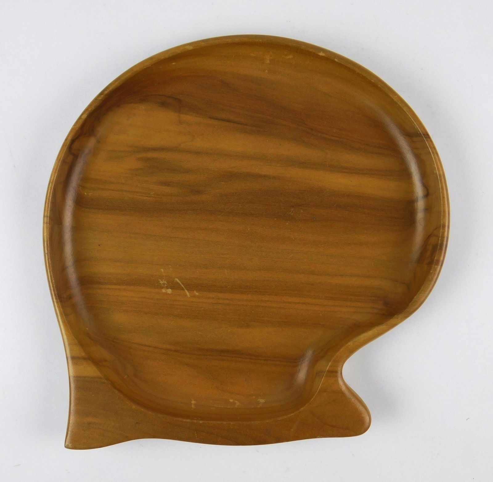 Russel Wright 'Oceana' clam shell bowl: Russel Wright (1904-1976) 'Oceana' clam shell bowl, blond maple, manufactured between 1935 and 1940 by Klise Wood Working Company of Grand Rapids MI, signed with burned mark. 10 5/8''