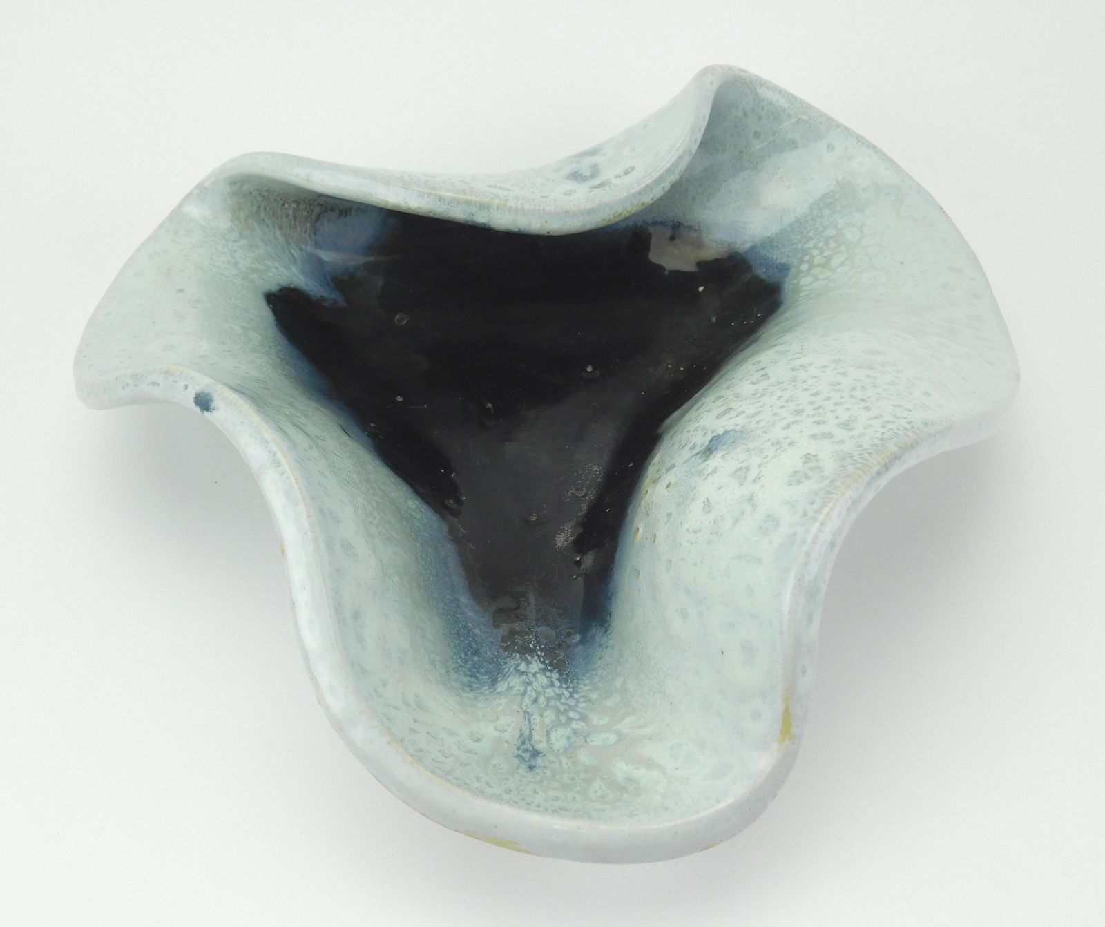 Large Bauer Art Pottery ''Manta Ray'' bowl: Large Bauer Art Pottery ''Manta Ray'' aqua/ bronze glazed bowl, 1945, designed by Russel Wright, shape #11A, with outstanding aqua exterior and bronze interior glazes. This was first called the 'Flopp