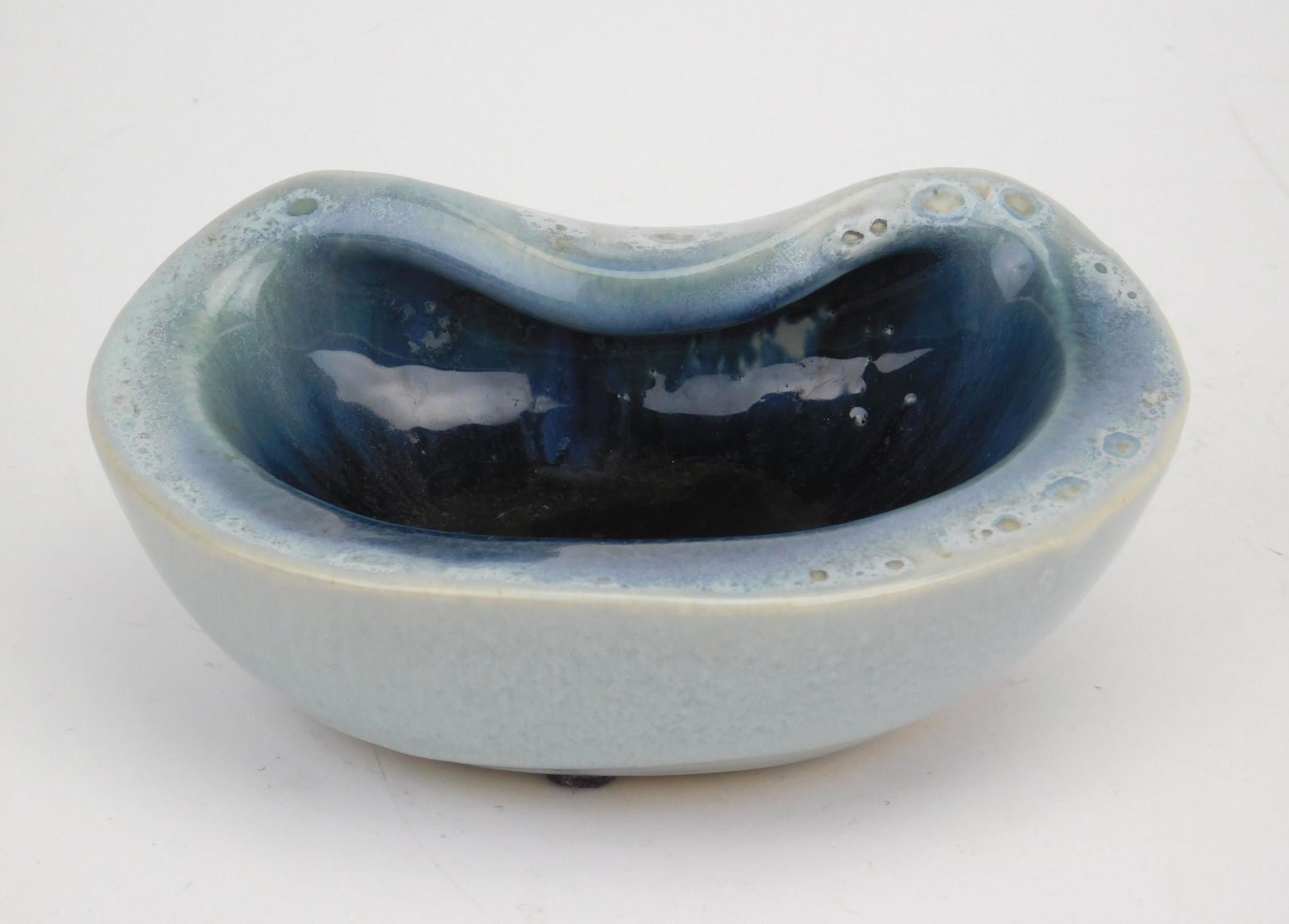 Bauer Art pottery vase: Bauer Art Pottery vase, designed by Russel Wright (1904-1976), shape #10, 1945, clam shell shape, aqua exterior and bronze interior glazes. 2 1/4 x 6 x 4''