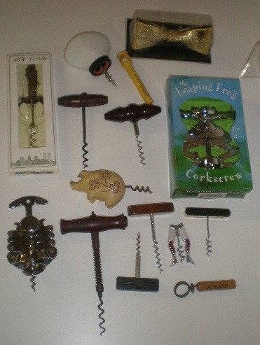 15 Various metal corkscrews and bottle openers: 15 Various metal corkscrews and bottle openers- some wear, otherwise good condition, various sizes.