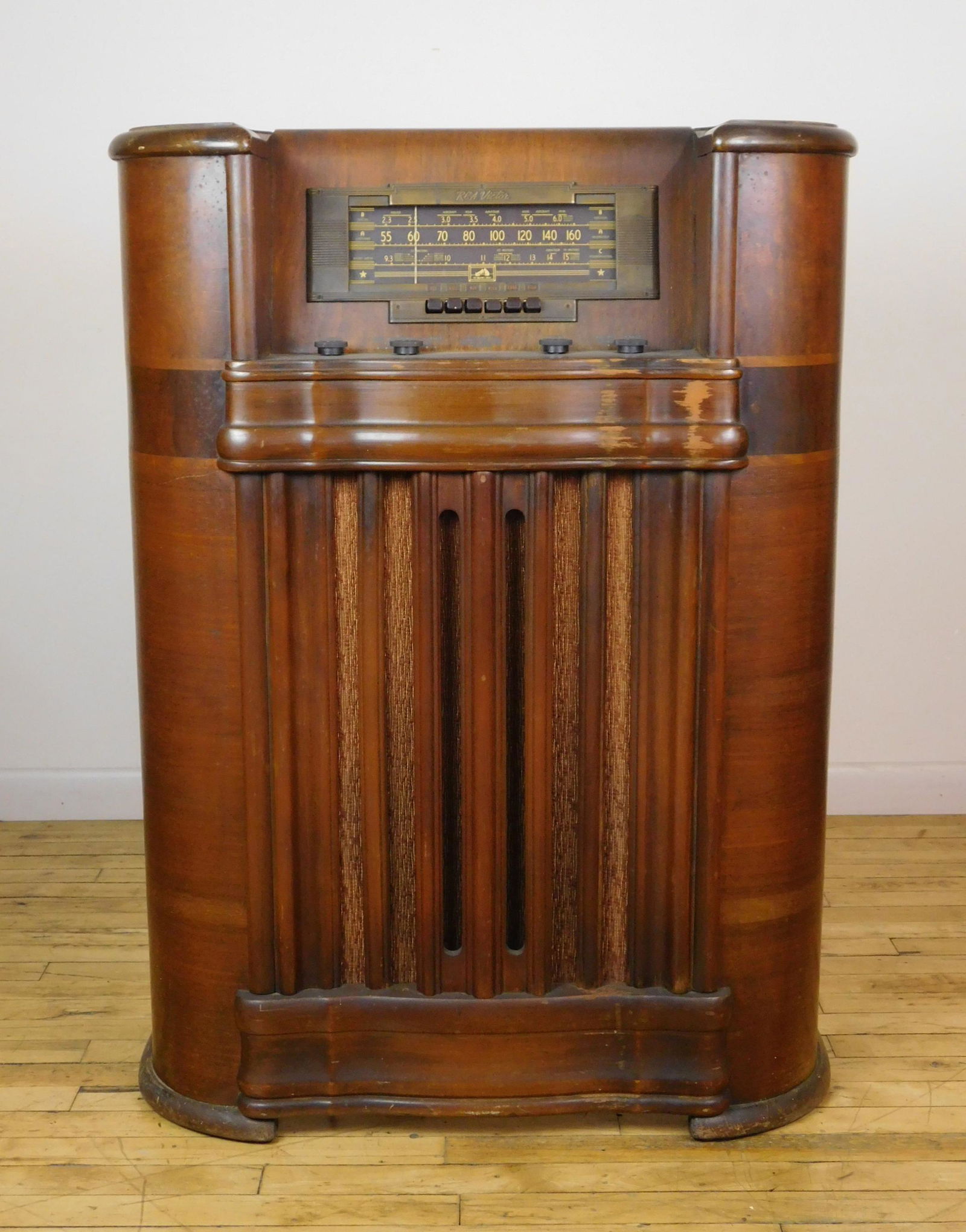 RCA Victor floor model radio (1 of 7)