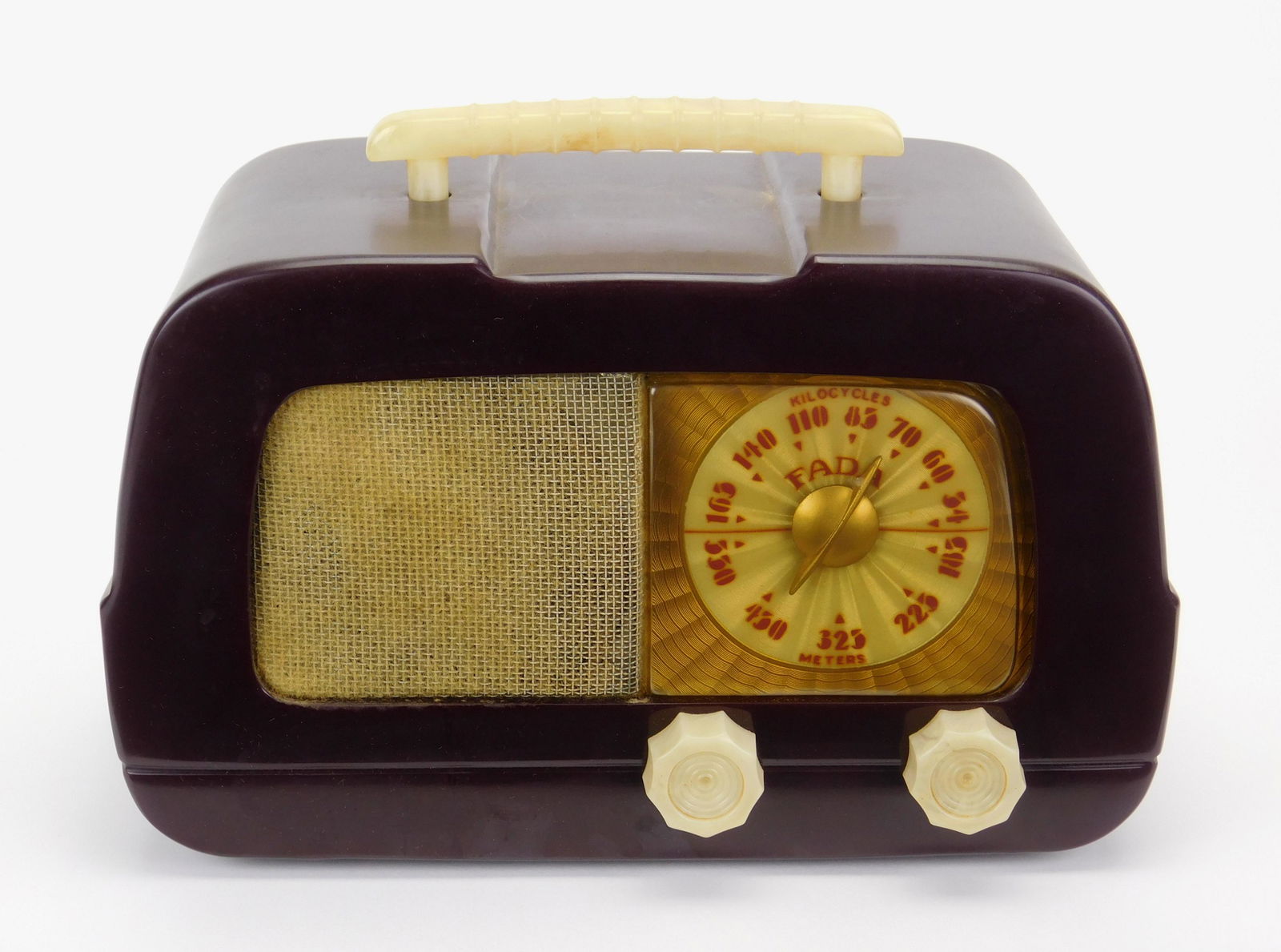 FADA bakelite radio (1 of 5)