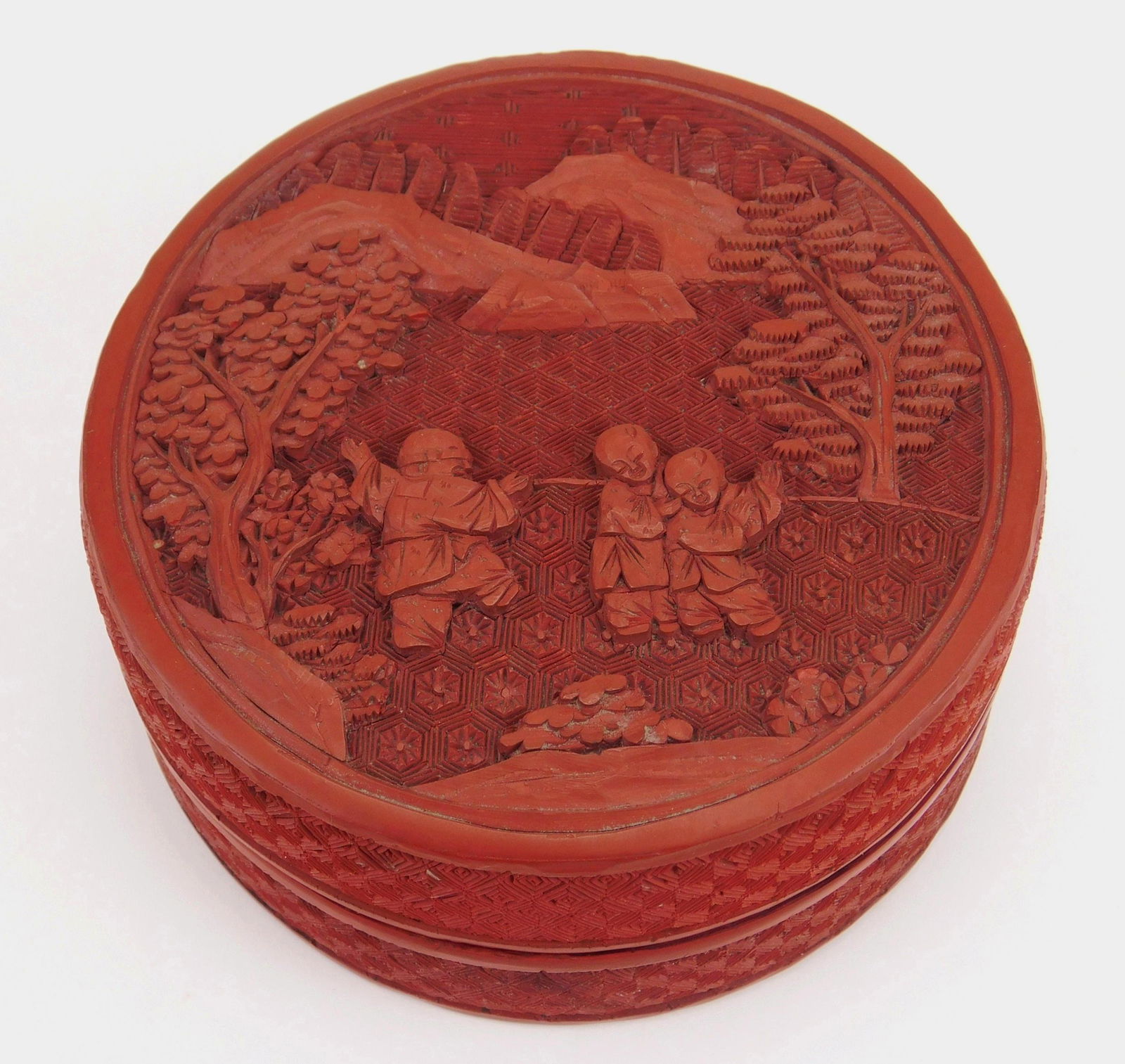 Chinese cinnabar circular box (1 of 4)