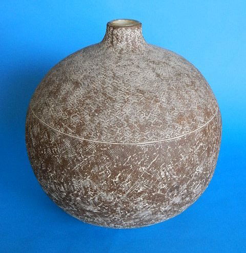 Claude Conover ceramic vessel: Claude Conover (American 1907-1994)- ''Xibluum''- ceramic vessel, signed Claude Conover/ IXibluum on bottom, very good condition. 17''h