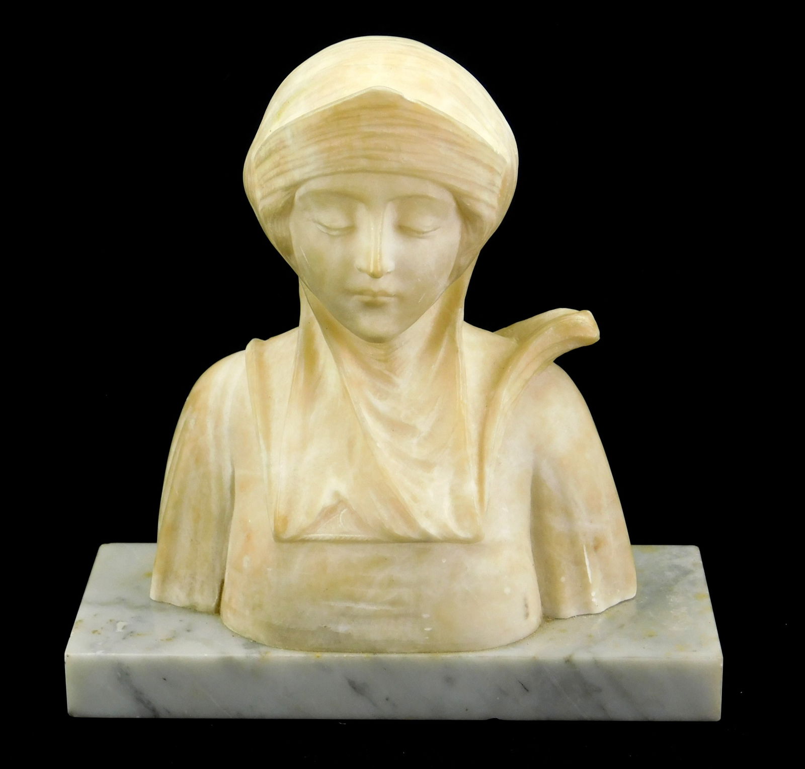 Alabaster bust of Beatrice (1 of 4)