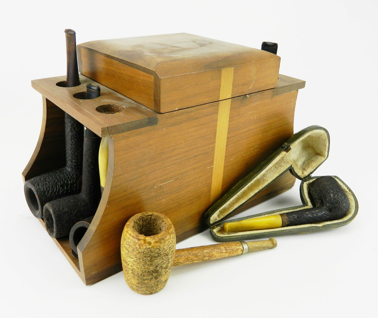 7 Wood tobacoo pipes: 2 marked Real Briar/ made in France; 1 Imported Briar; 1 Kaywood thorn and 2 marks have rubbed off and 1 unmarked. Along with corn cob tobacco pipe- The Weidem