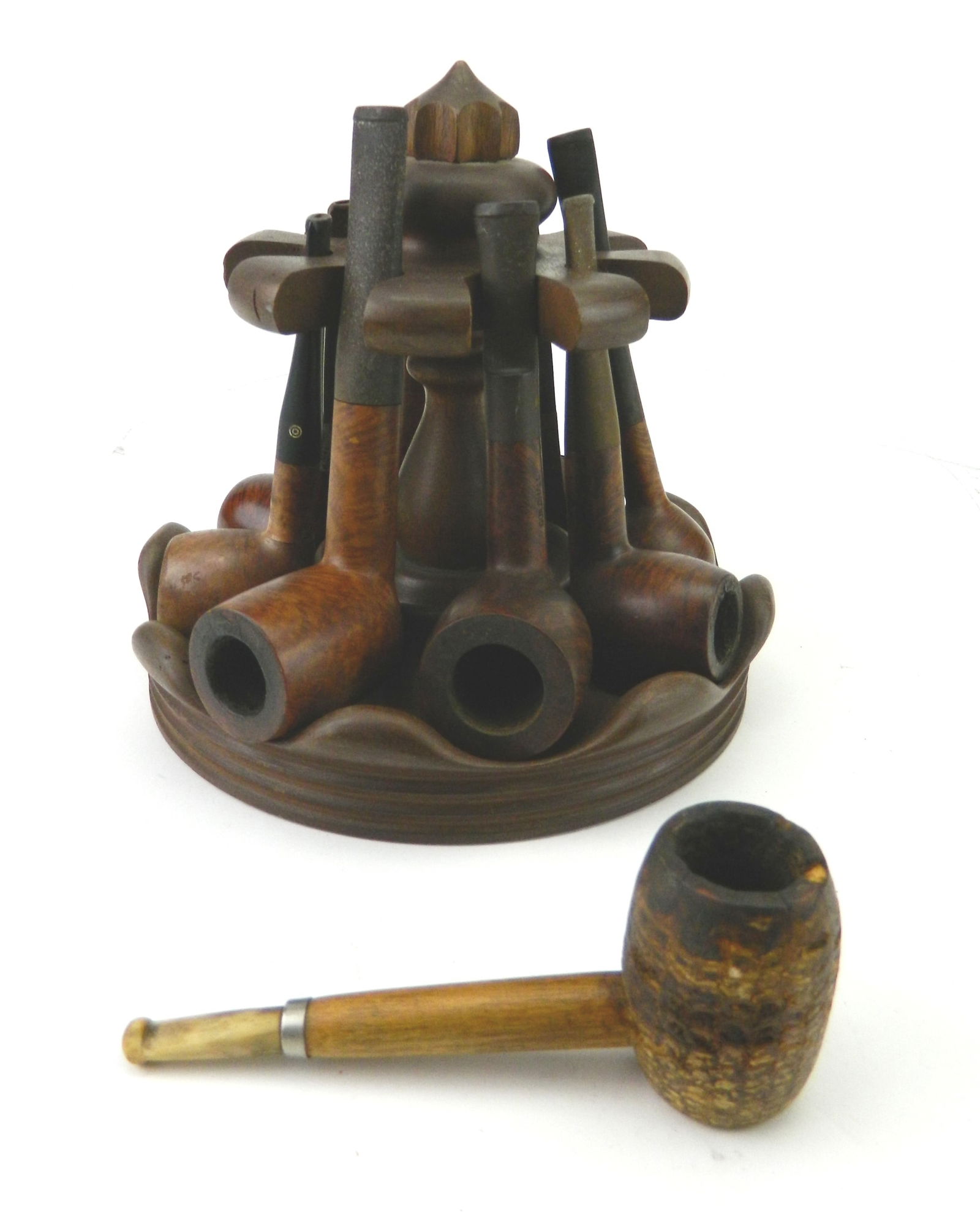 8 Wooden tobacco pipes by various makers (1 of 5)