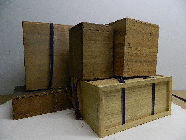 15 Asian storage containers: 15 Asian storage containers- wood, 2 missing a lid, various sizes.