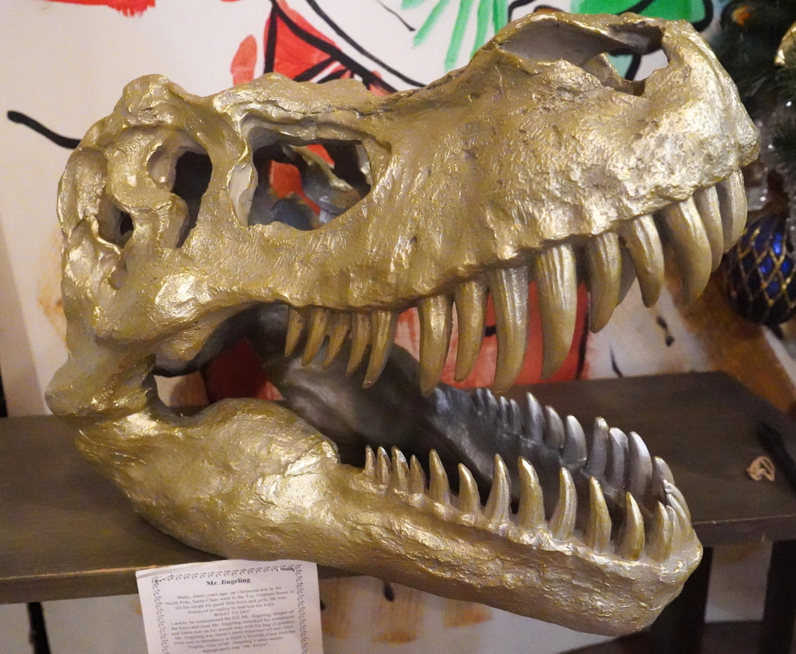Cast resin Dinosaur skull: cast resin. 13 x 18 x 8"