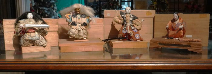 4 Japanese dolls