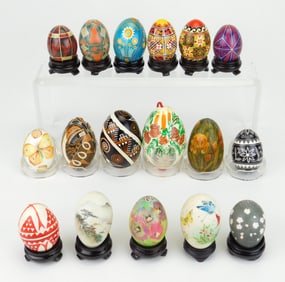 16 decorated eggs