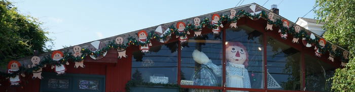 Garland of Gingerbread men and Raggedy Ann
