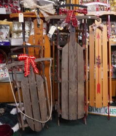 Lot of 5 sleds
