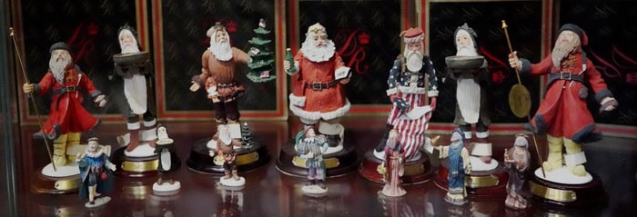 14 History of Santa collectible figurines