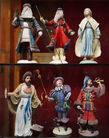 6 History of Santa collectible figurines