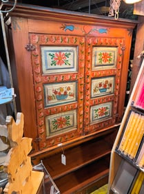 Pennsylvania Dutch style China hutch