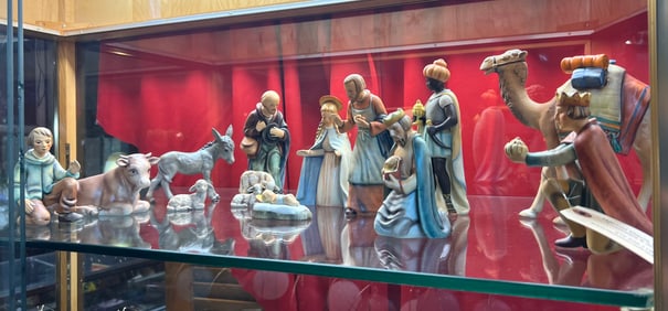 Goebel Hummel 12 pc. porcelain Nativity set