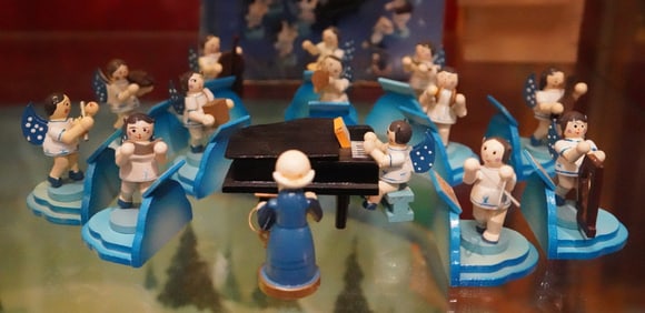 15pc. Miniature Engel-Orchester