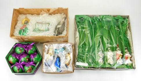 4 Christmas ornament sets