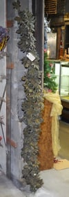 Metal garland of leaves