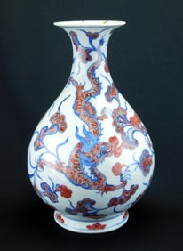 19/ 20th c. Chinese porcelain vase