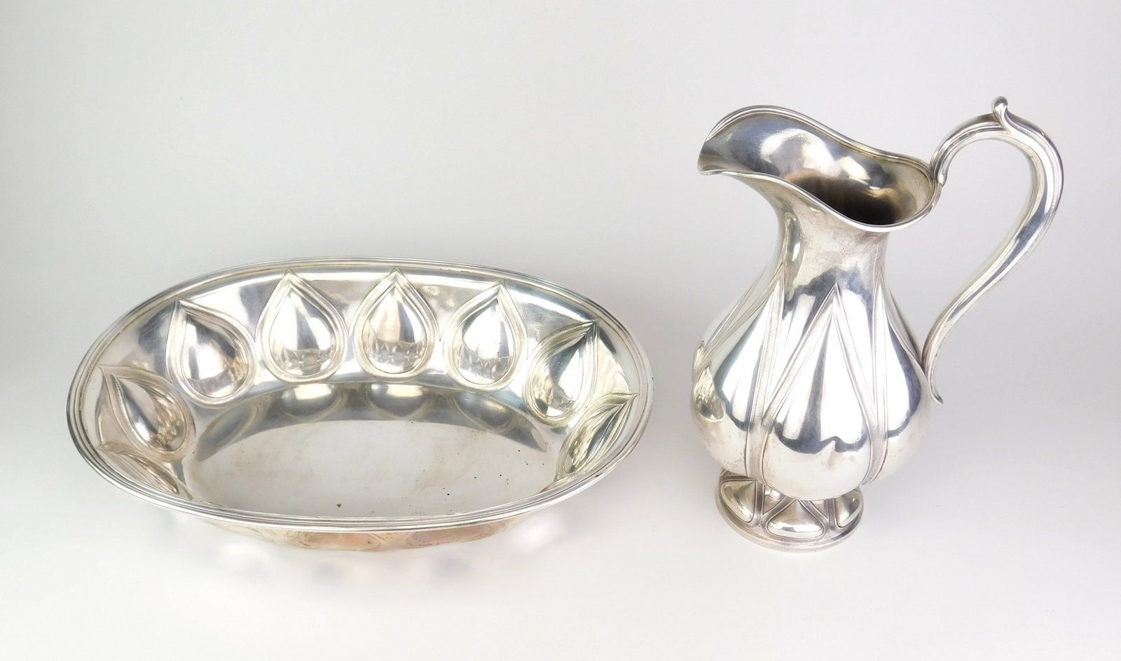 Russian silver pitcher and basin in the Renaissance revival style (1 of 10)