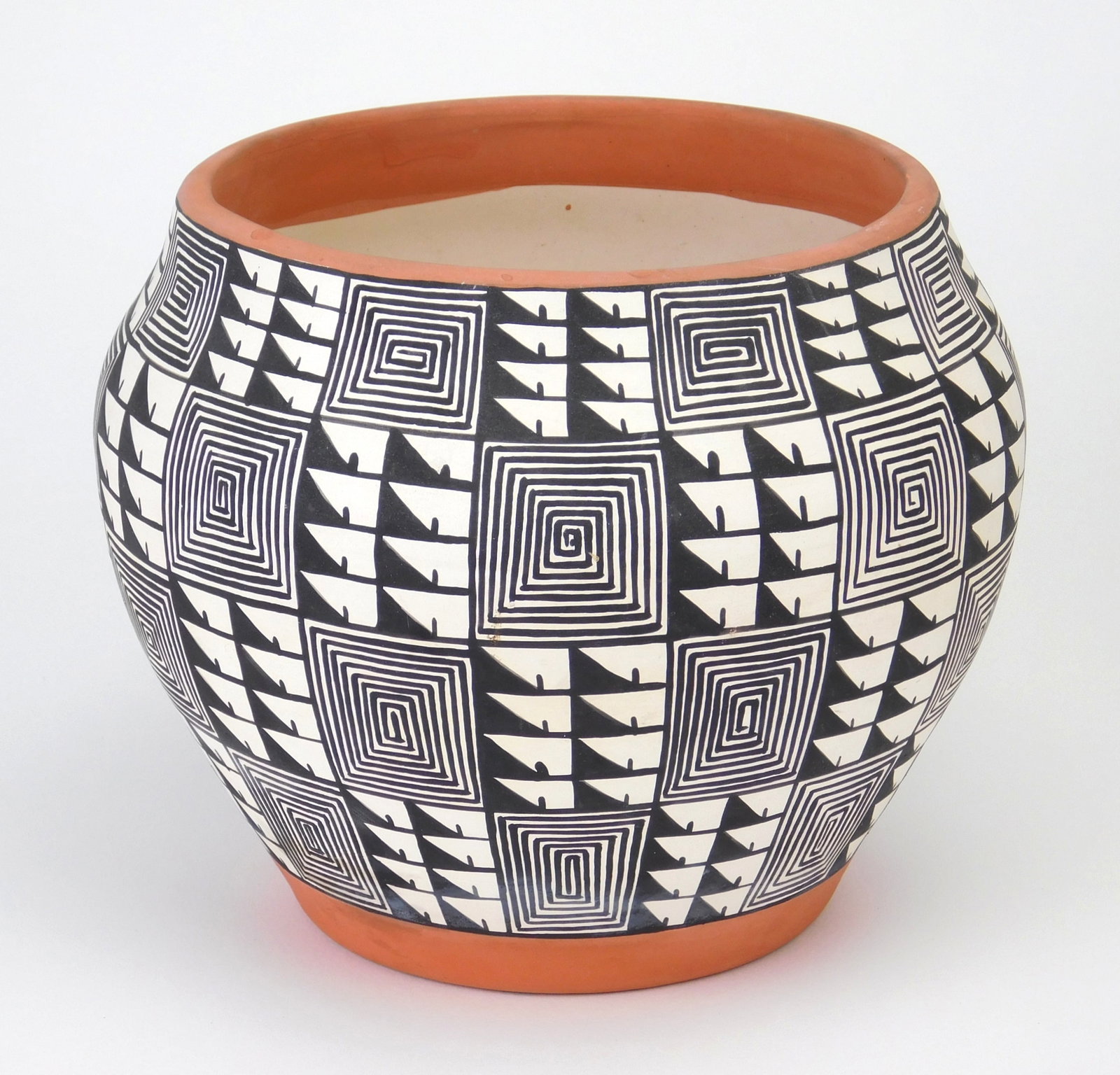 Acoma Indian pottery jar by Wanda Aragon (D'zinats'ituwits'a, 1948-), (1 of 6)
