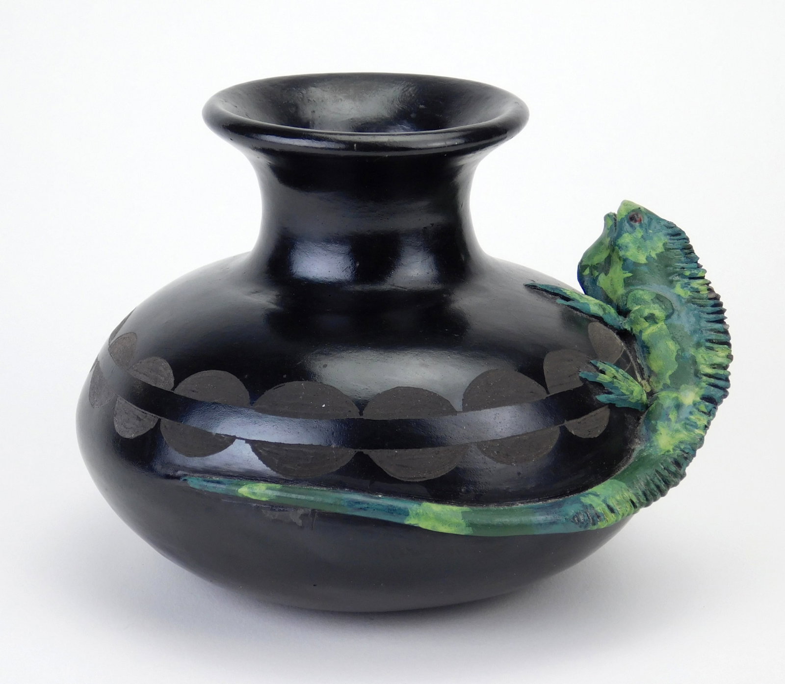 Mateos Mexican pottery vase: black on black design with applied lizard, ca. 1960's, signed. 5"h 6" dia. Provenance: Private collection- Ashtabula, OH *** PLEASE READ: IMPORTANT NOTE About S&H *** S&H of
