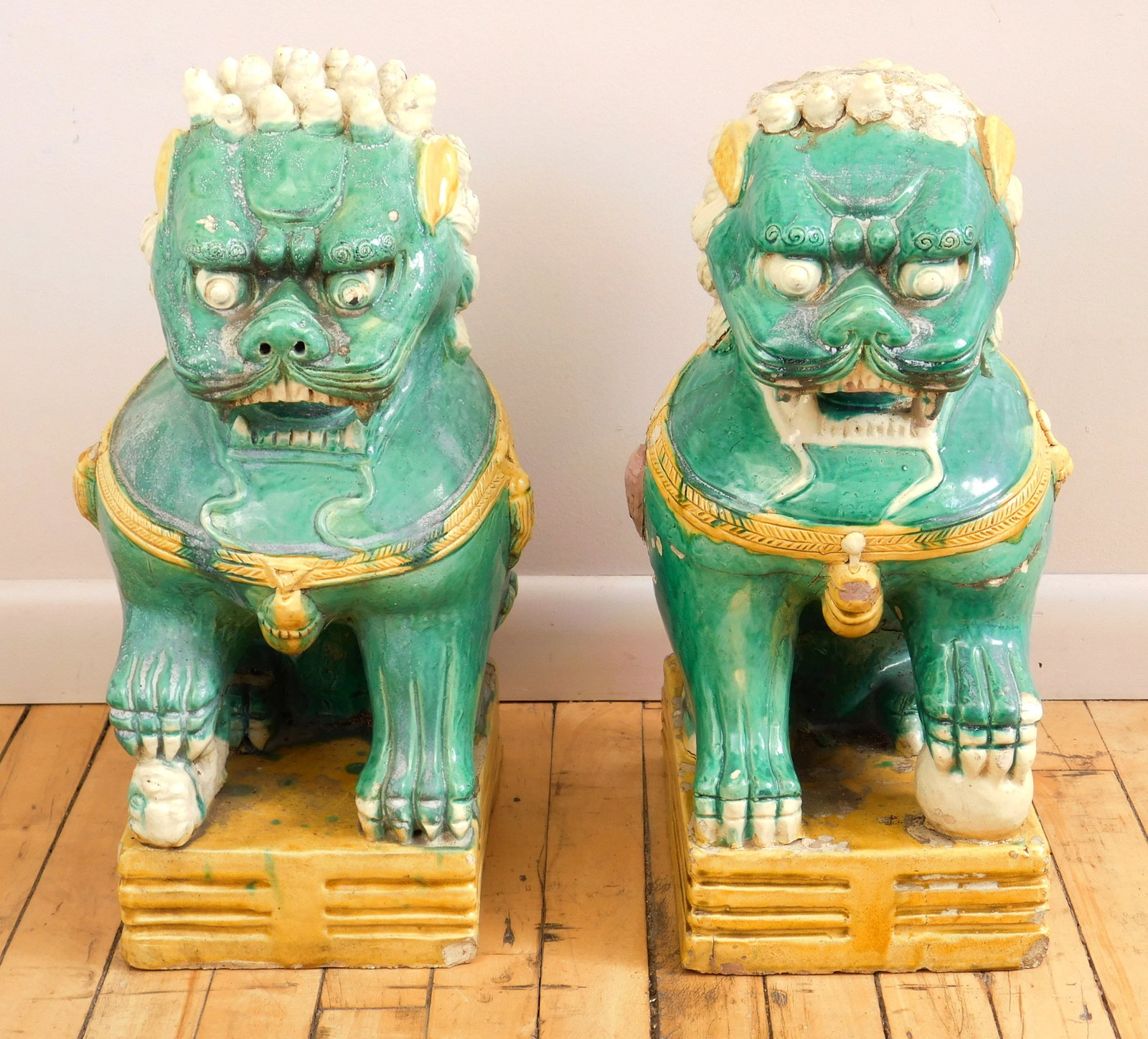 Pair of Chinese sancai-glazed porcelain temple guardian Dogs (1 of 10)